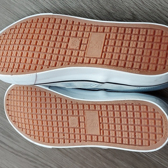 No Boundaries memory foam slip on shoes 9 1/2 blue white black trim - Picture 8 of 12